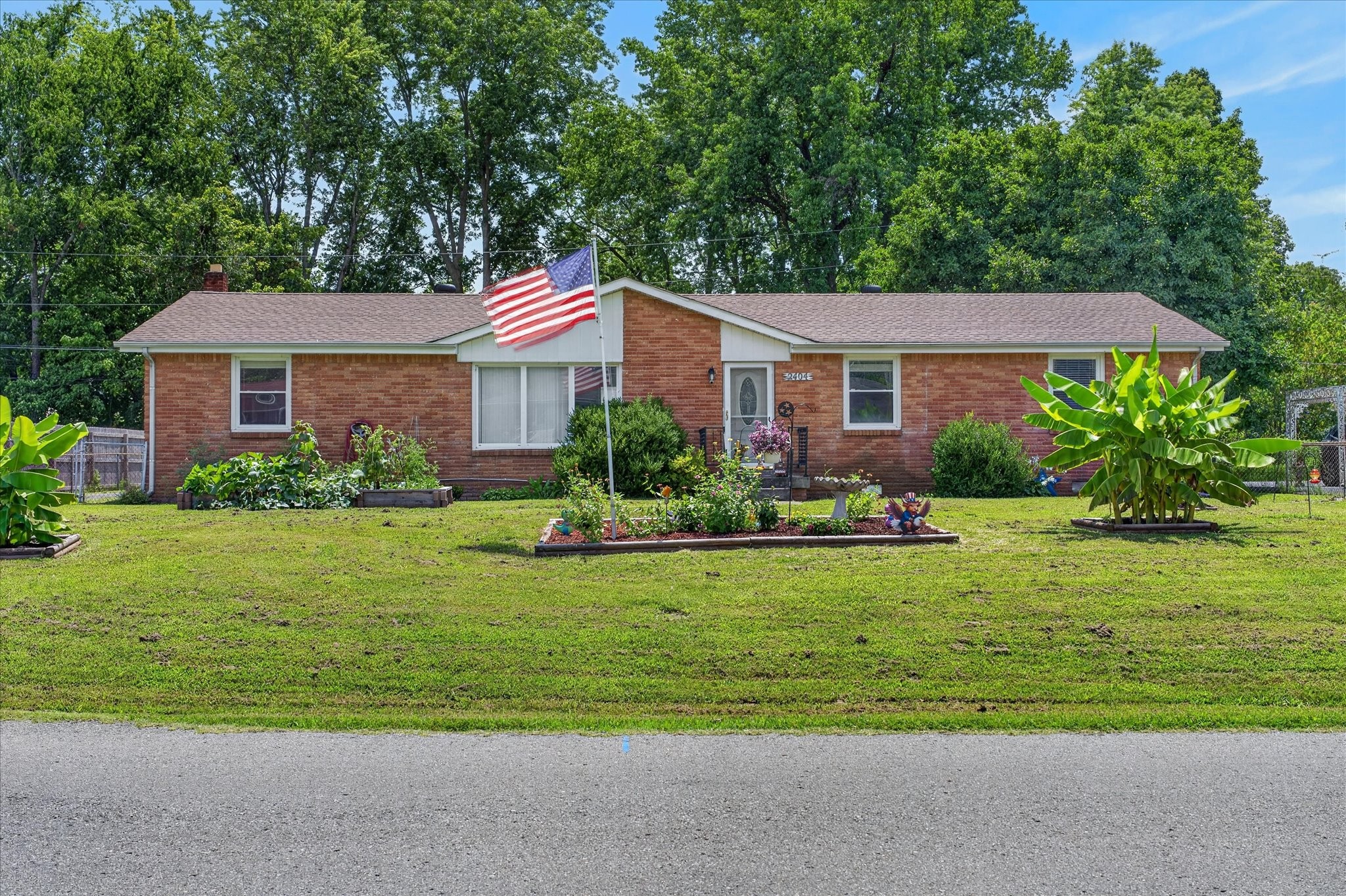 2404 Green Acres Dr Property Photo 1