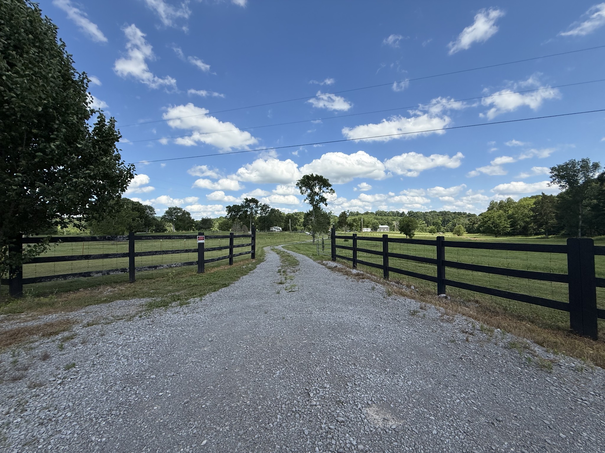 750 Railroad Rd Property Photo 1