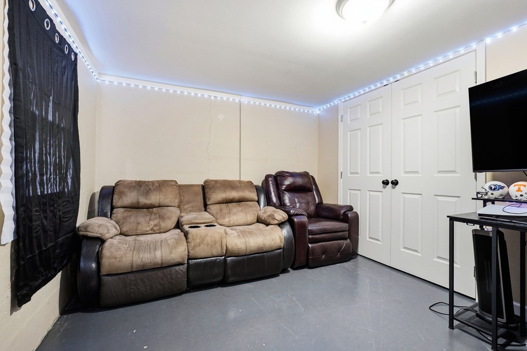 307 Miller St Property Photo 18