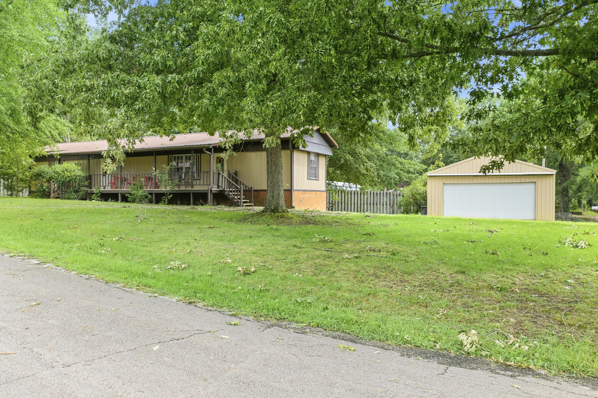 225 Pineview Dr Property Photo 1