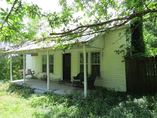 200 Hardy Rd Property Photo 1