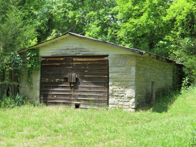 200 Hardy Rd Property Photo 2