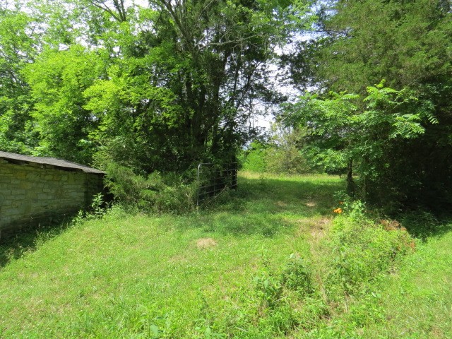 200 Hardy Rd Property Photo 4