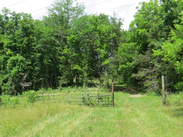200 Hardy Rd Property Photo 9