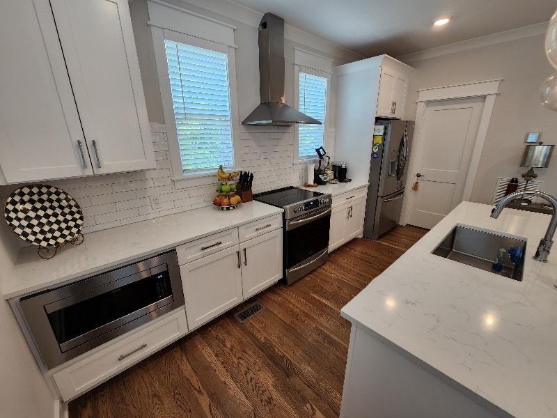 530 Edwin St Property Photo 3