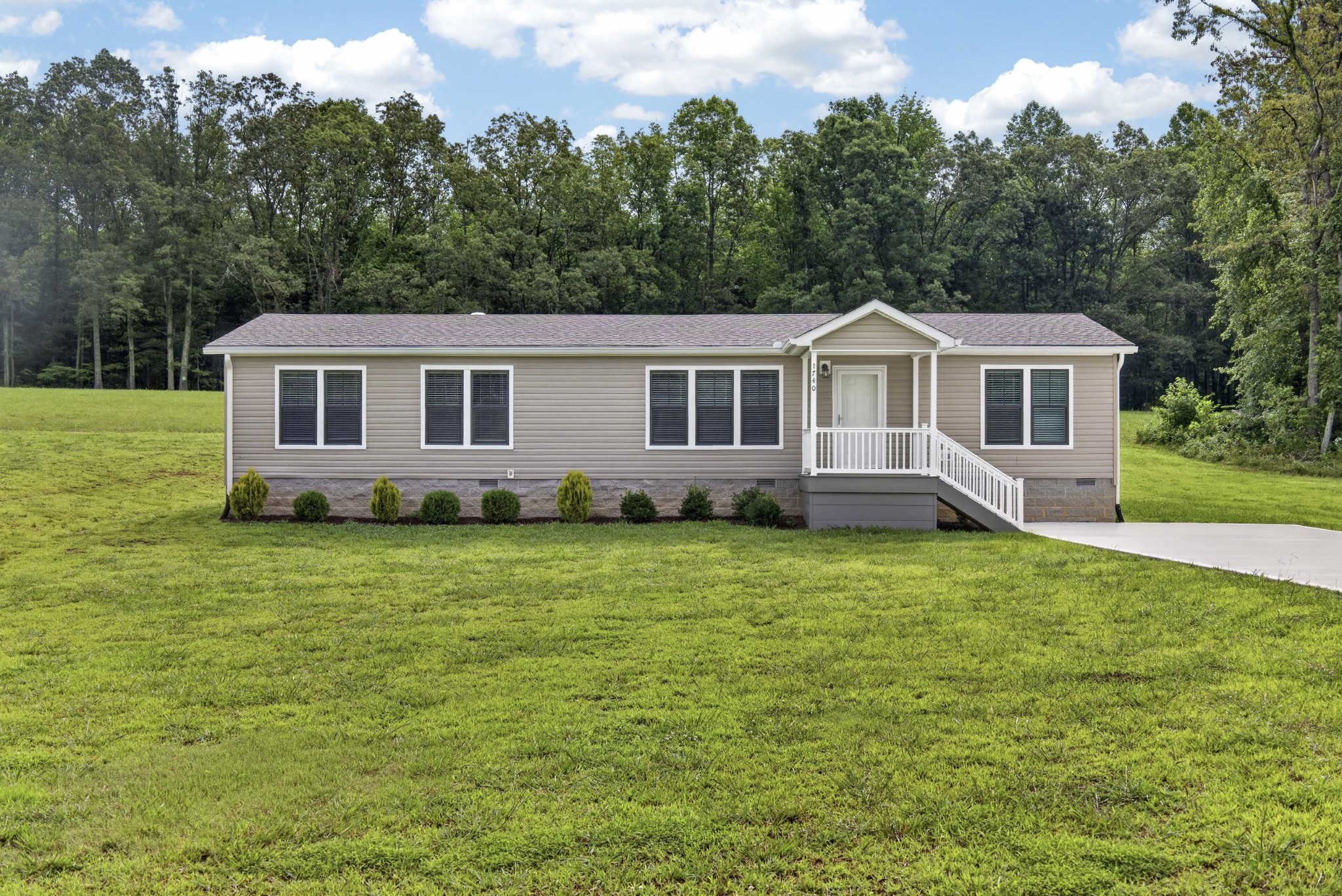1740 Anna Maria Ln Property Photo 1