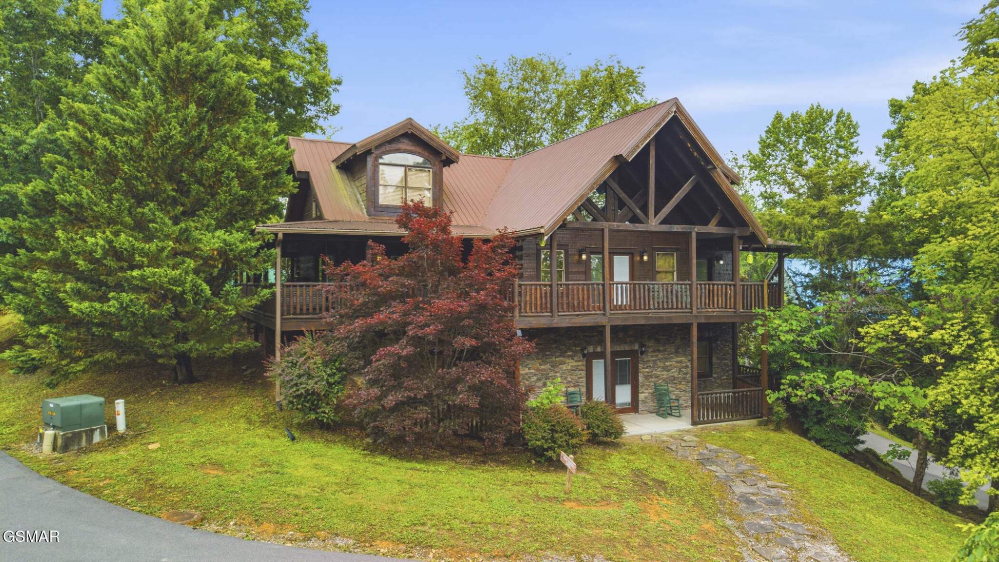 2906 Quiet Oak Way Property Photo 3