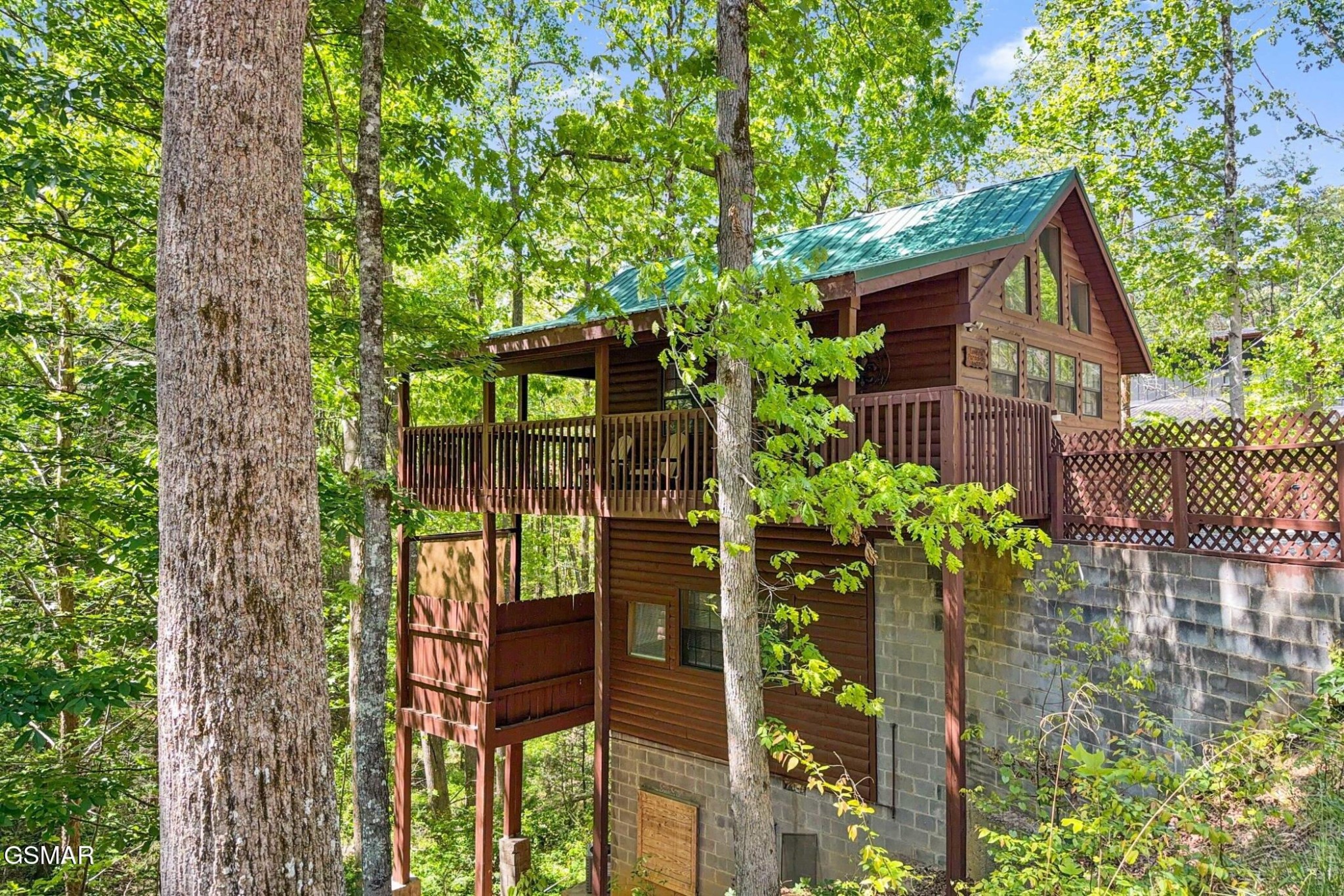 1607 S Mountain View Road Property Photo 3