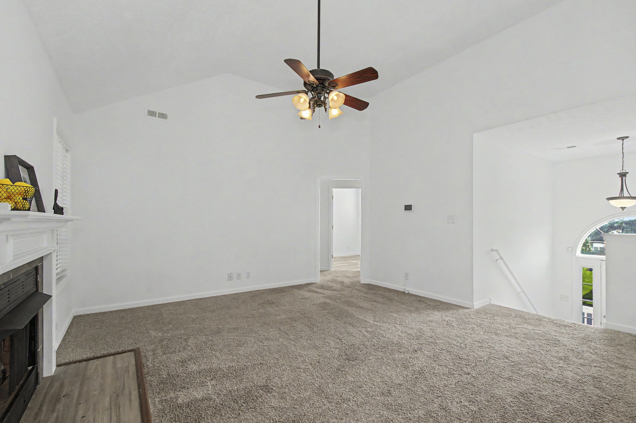 1371 Constitution Dr Property Photo 4