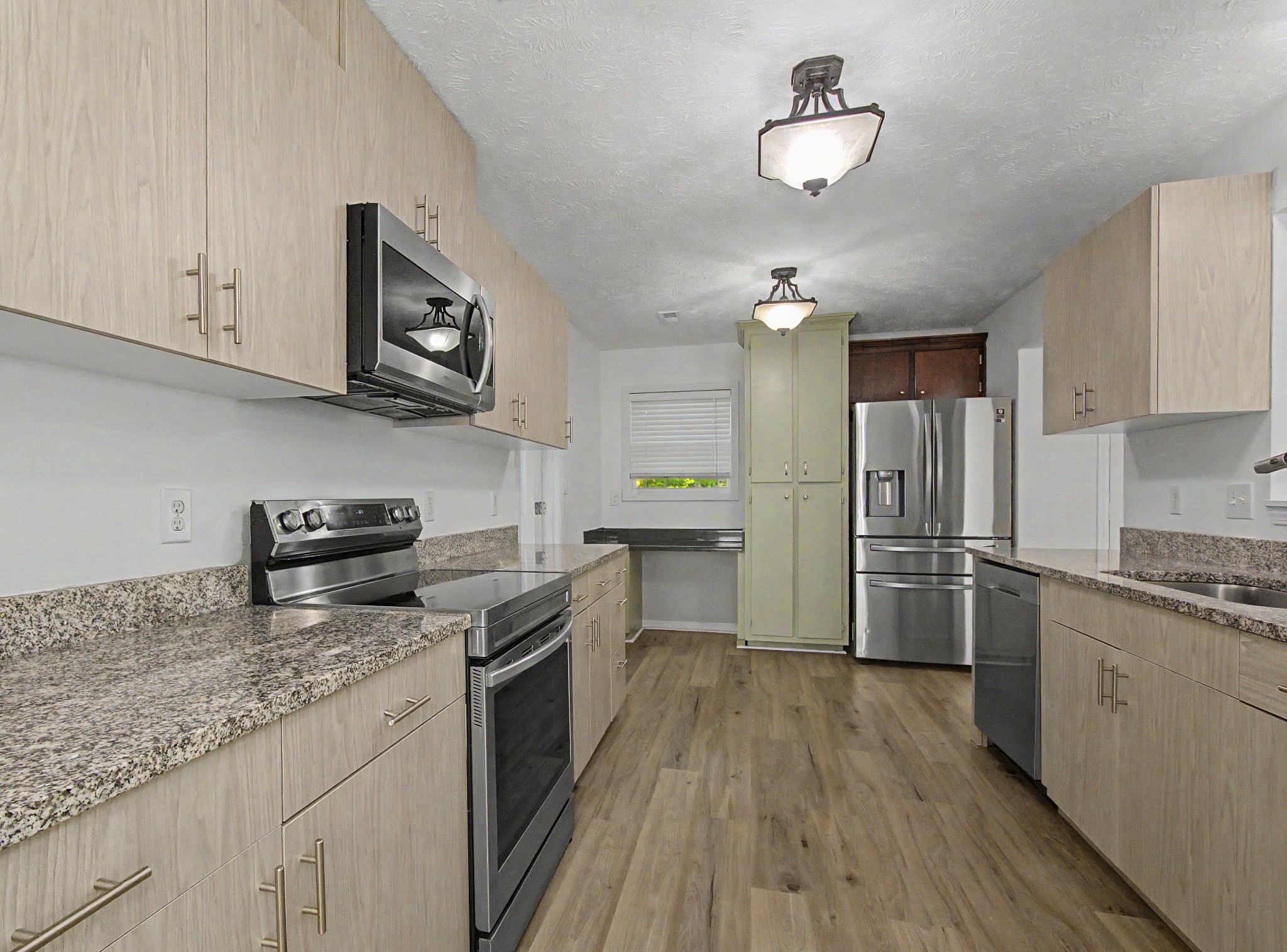 1371 Constitution Dr Property Photo 11