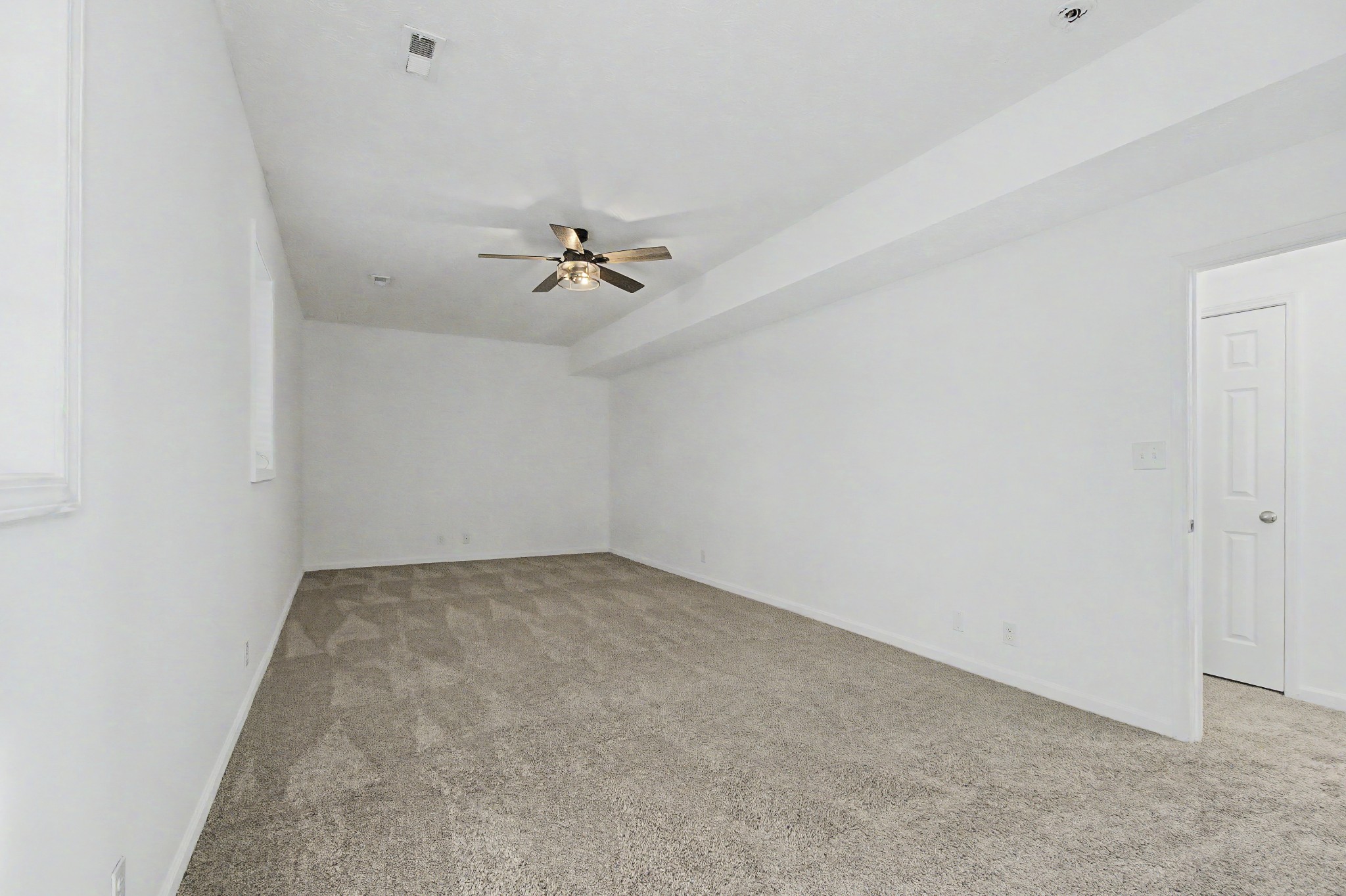 1371 Constitution Dr Property Photo 35