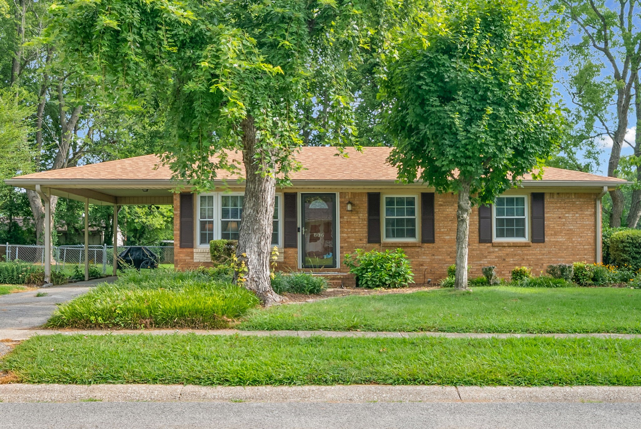 806 Hillcrest Dr Property Photo 1