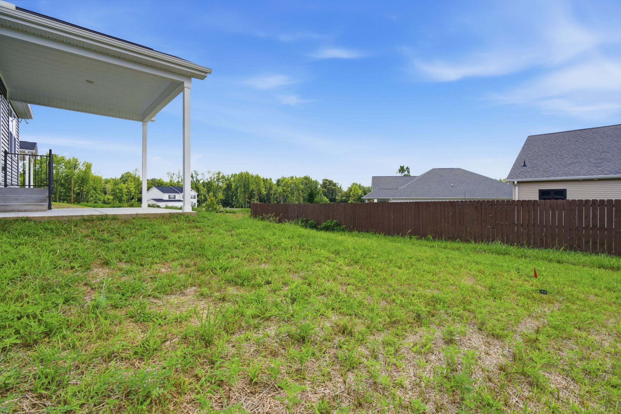 2411 Couples Dr Property Photo 5