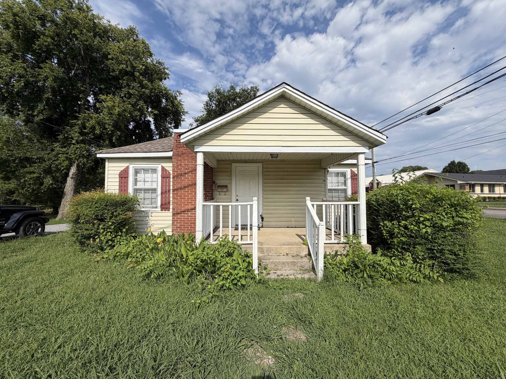 602 Castle Heights Ave Property Photo 2