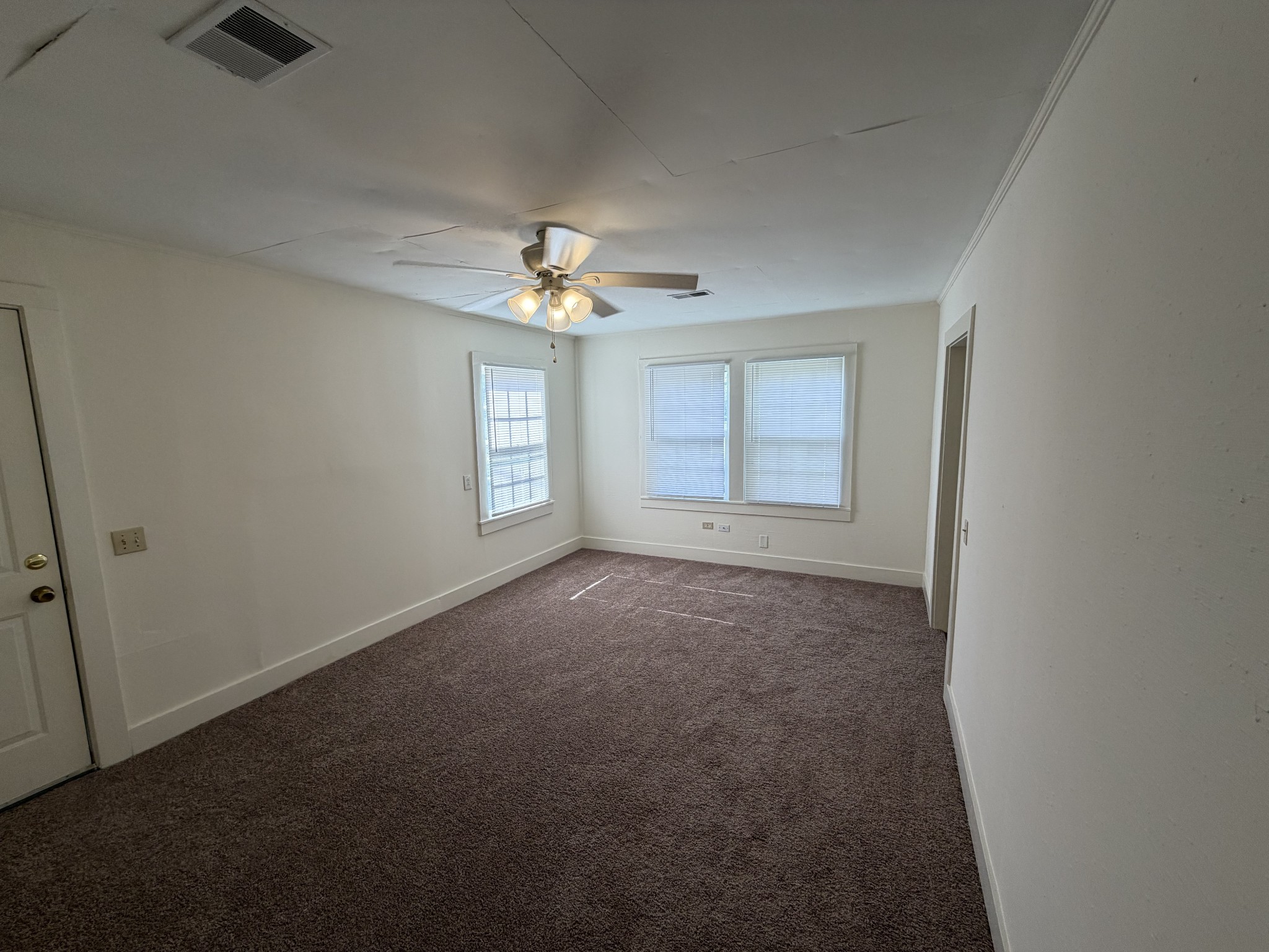 602 Castle Heights Ave Property Photo 3