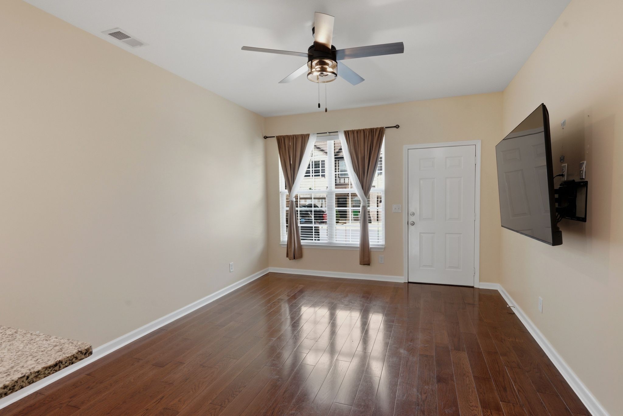 1300 Villa Cir Property Photo 8