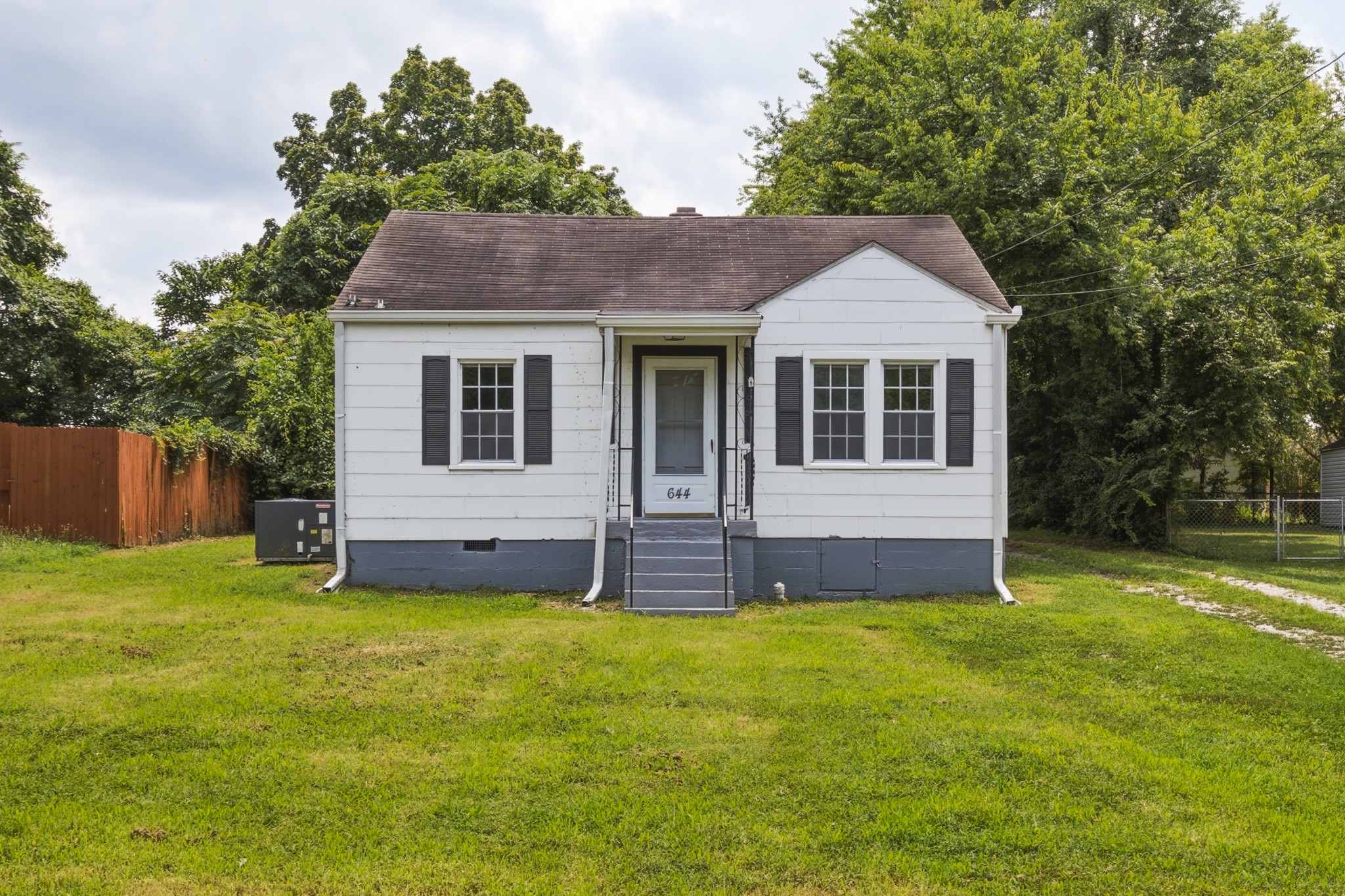644 Carmel Ave Property Photo 1