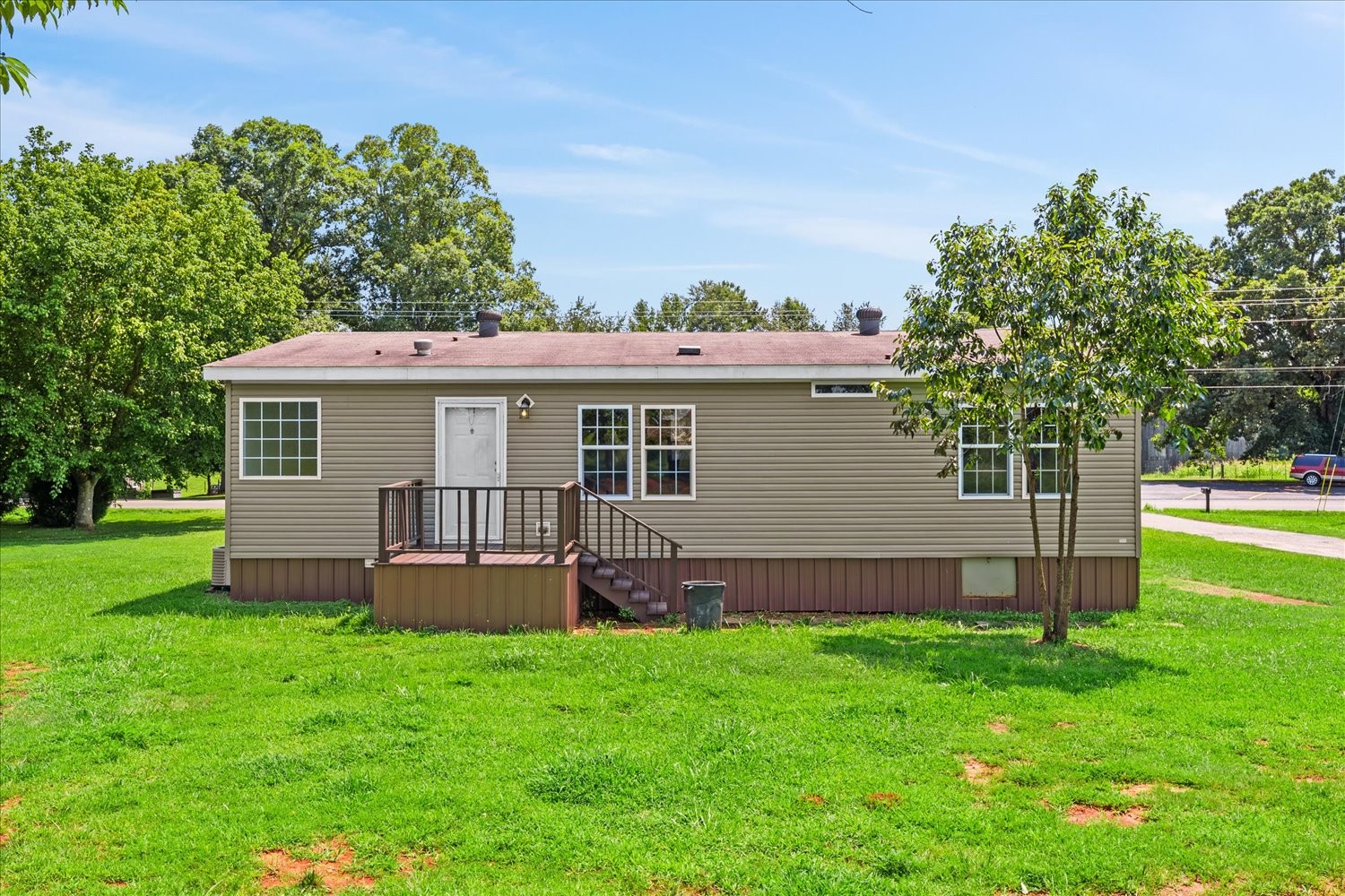 234 Howell Hill Rd Property Photo 3
