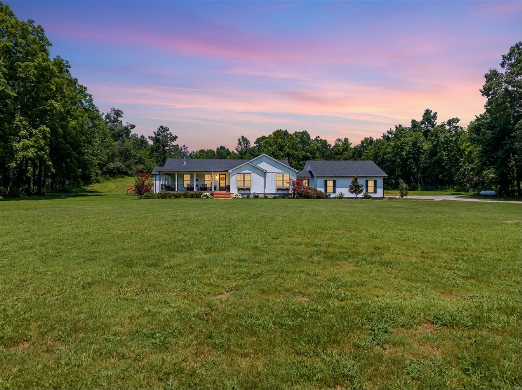 900 Ed Renfroe Cir Property Photo 4