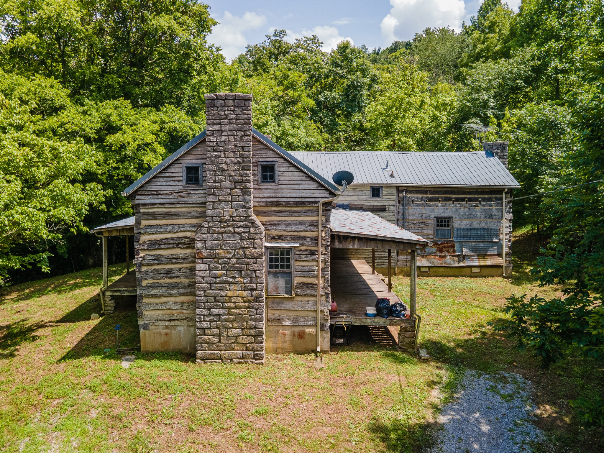 1700 Allen Brown Rd Property Photo 3