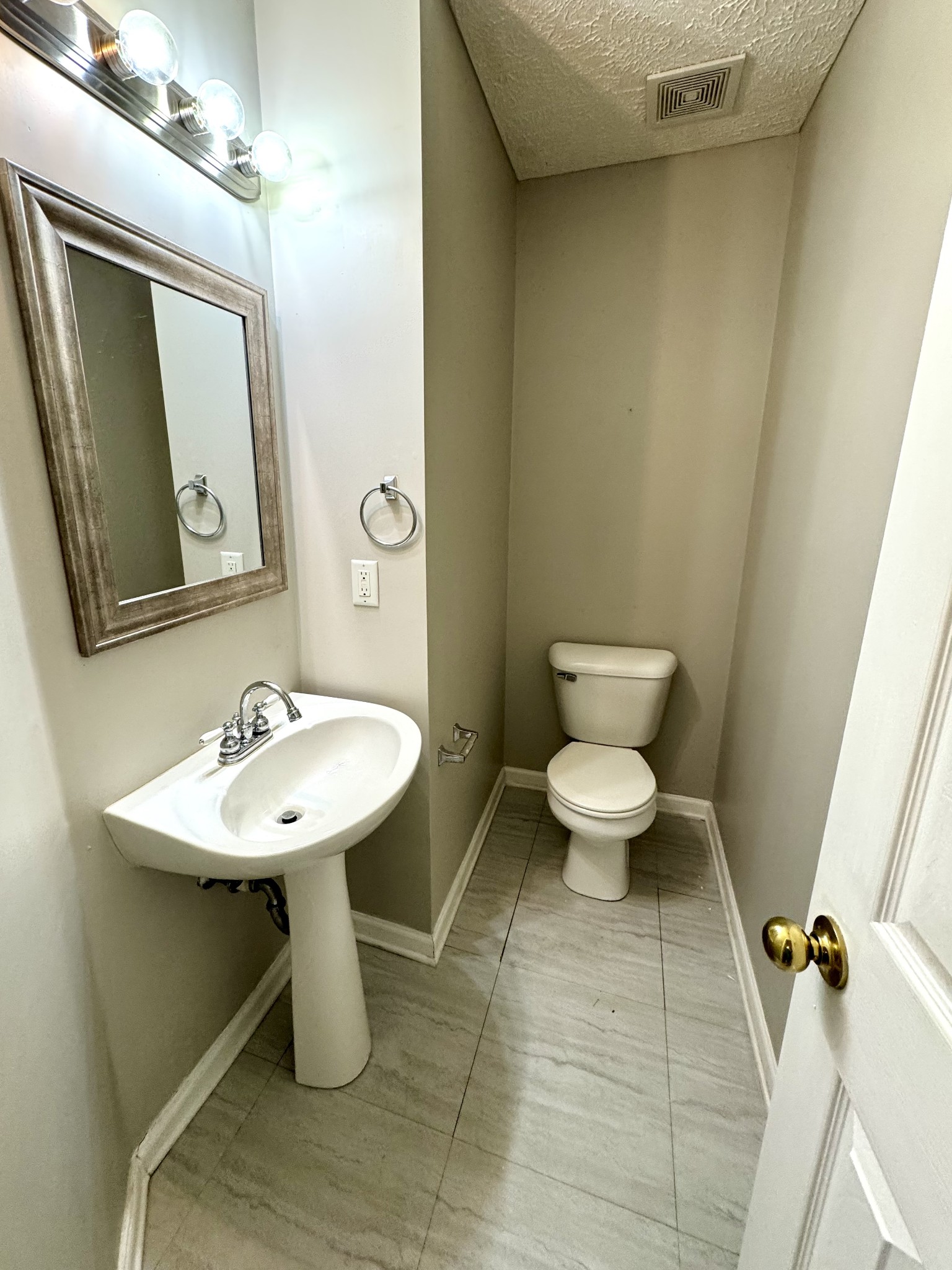 407 Compton Ln Property Photo 26
