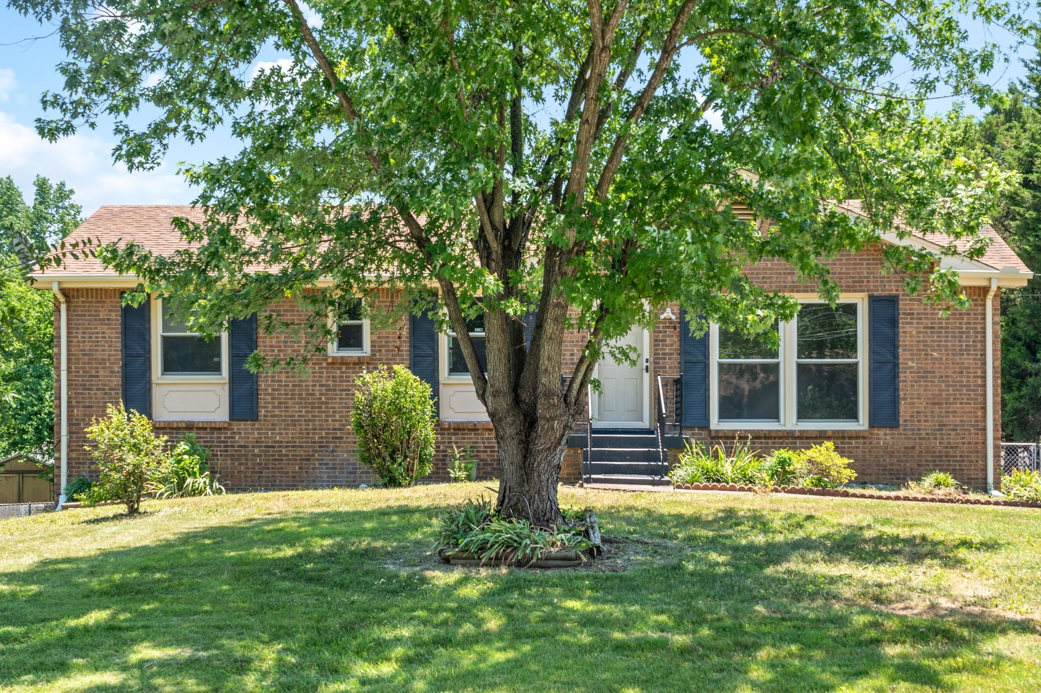208 Aster Dr Property Photo 2