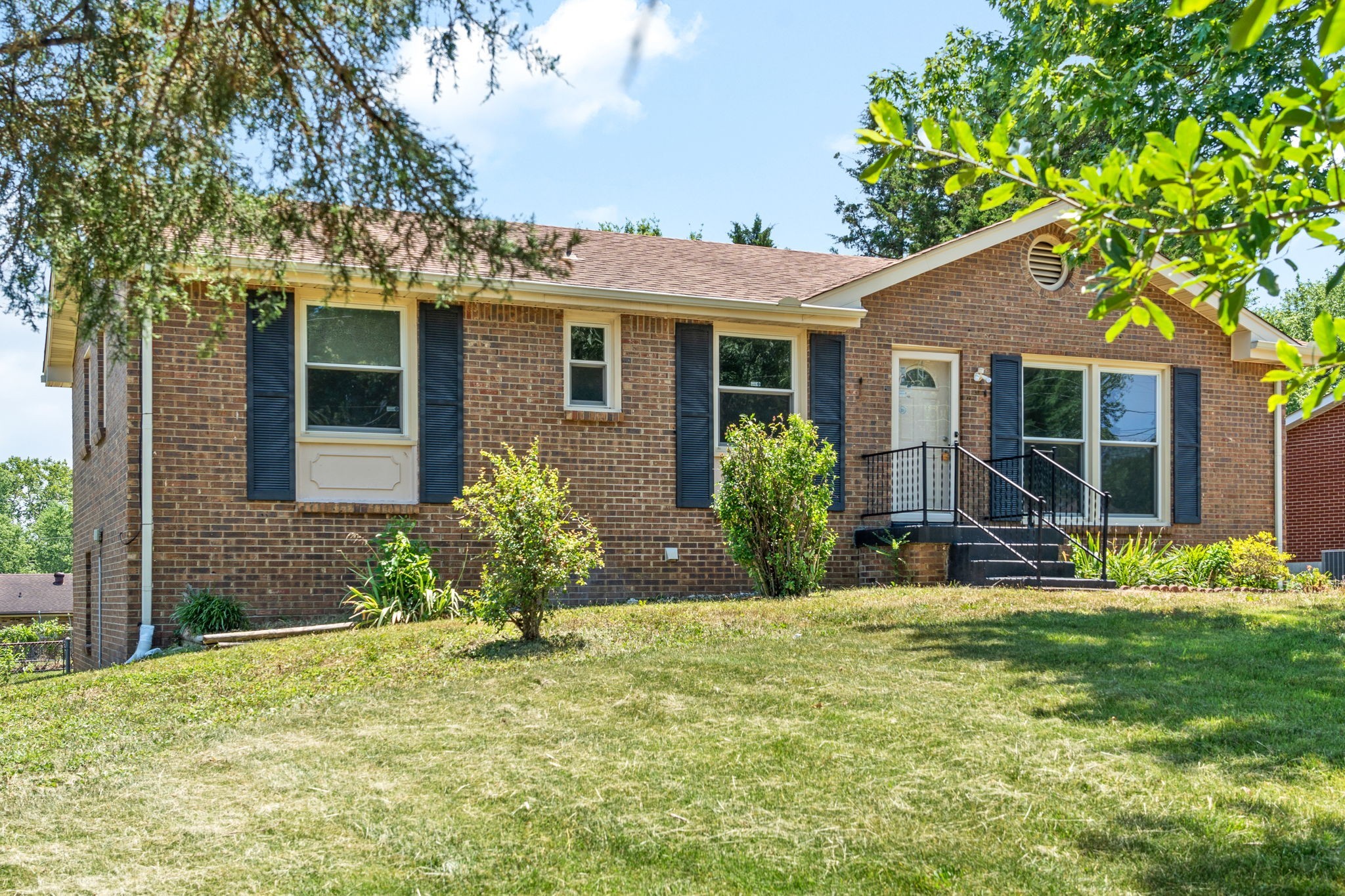 208 Aster Dr Property Photo 3