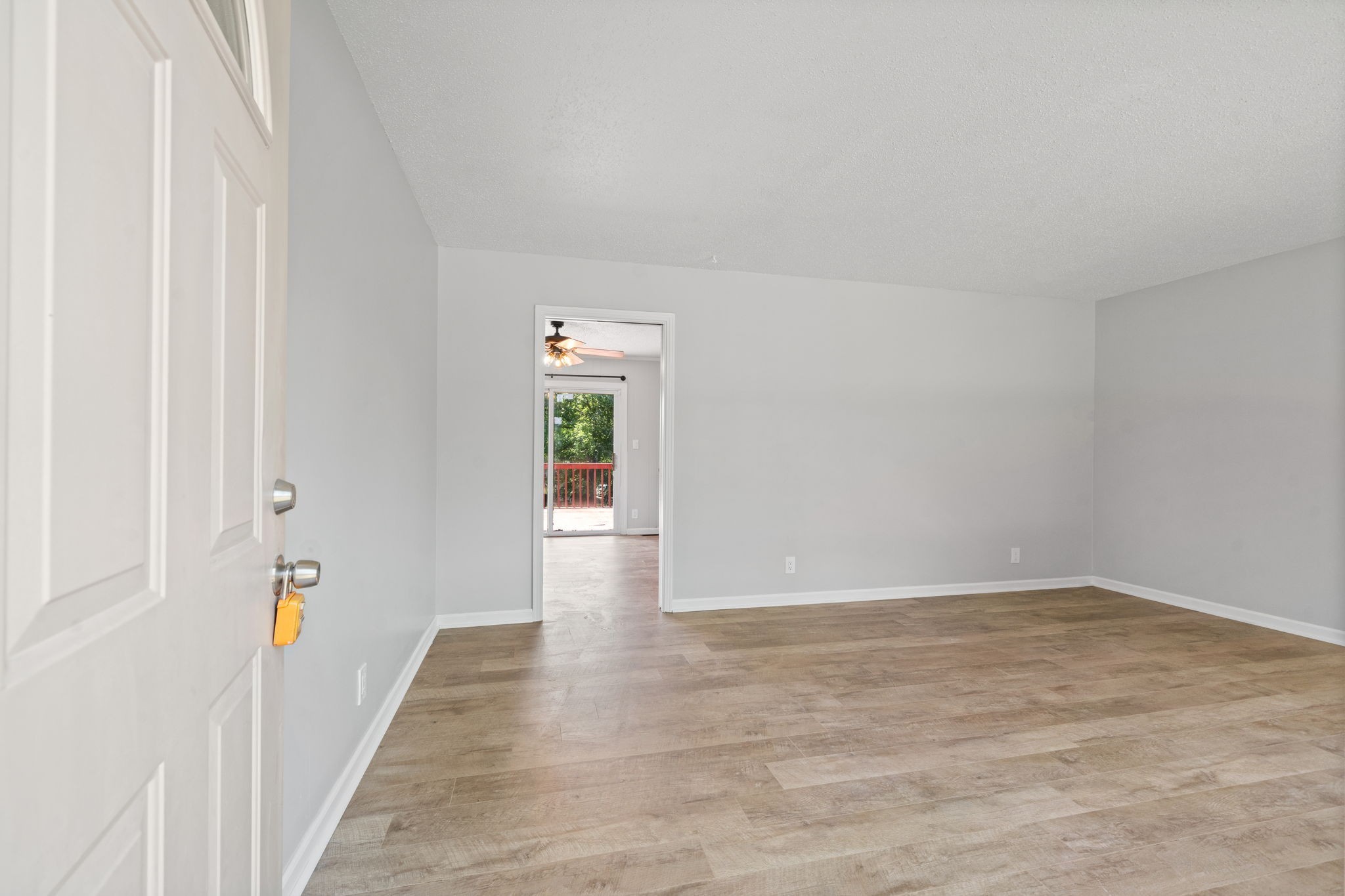 208 Aster Dr Property Photo 5