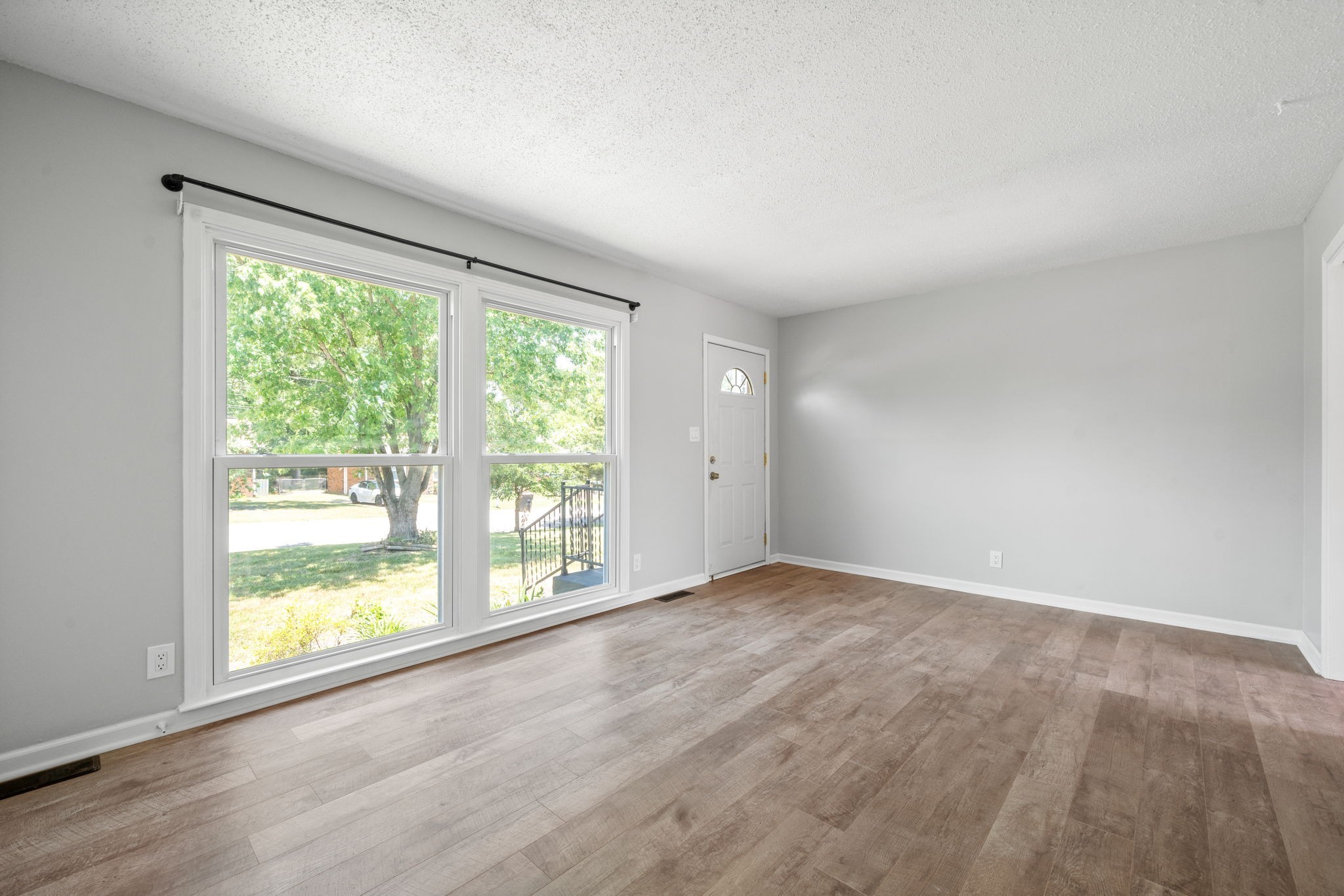 208 Aster Dr Property Photo 8