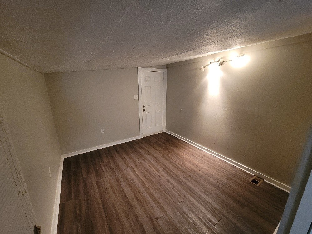 657 James Ave Property Photo 7