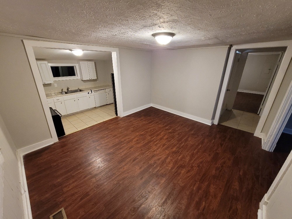 657 James Ave Property Photo 9