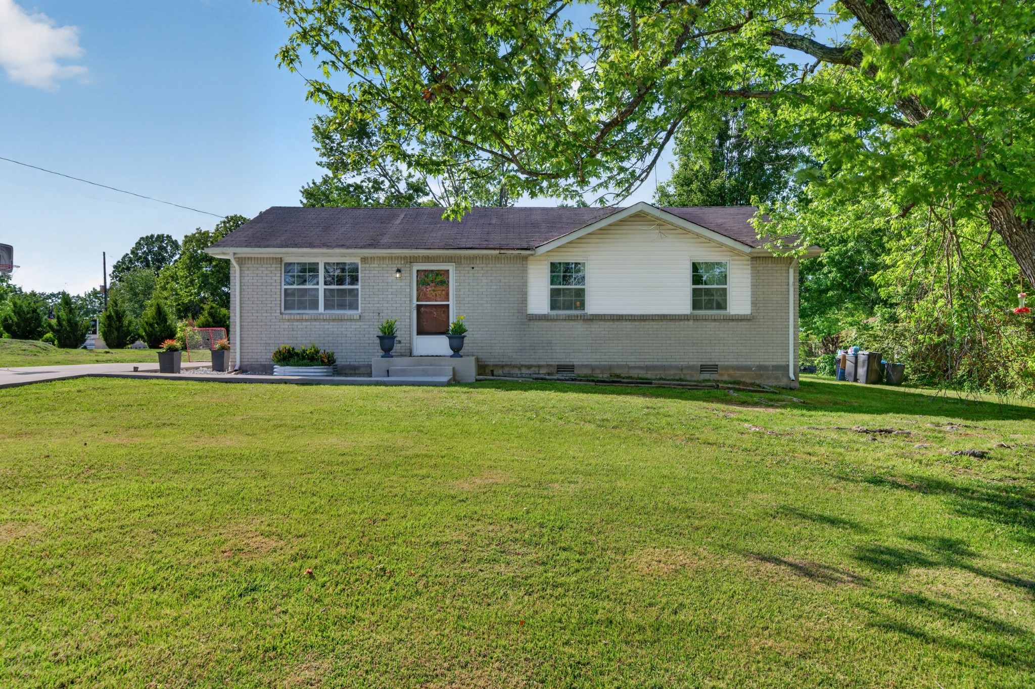 7103 Hall Ln