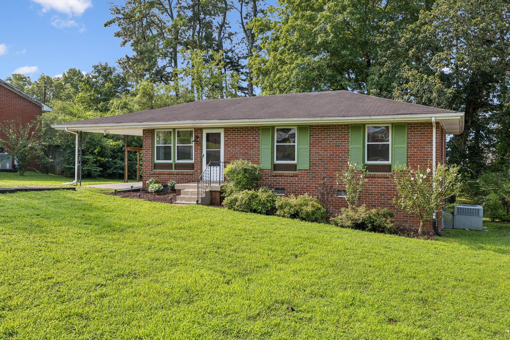 104 Miller Plaza Property Photo 1