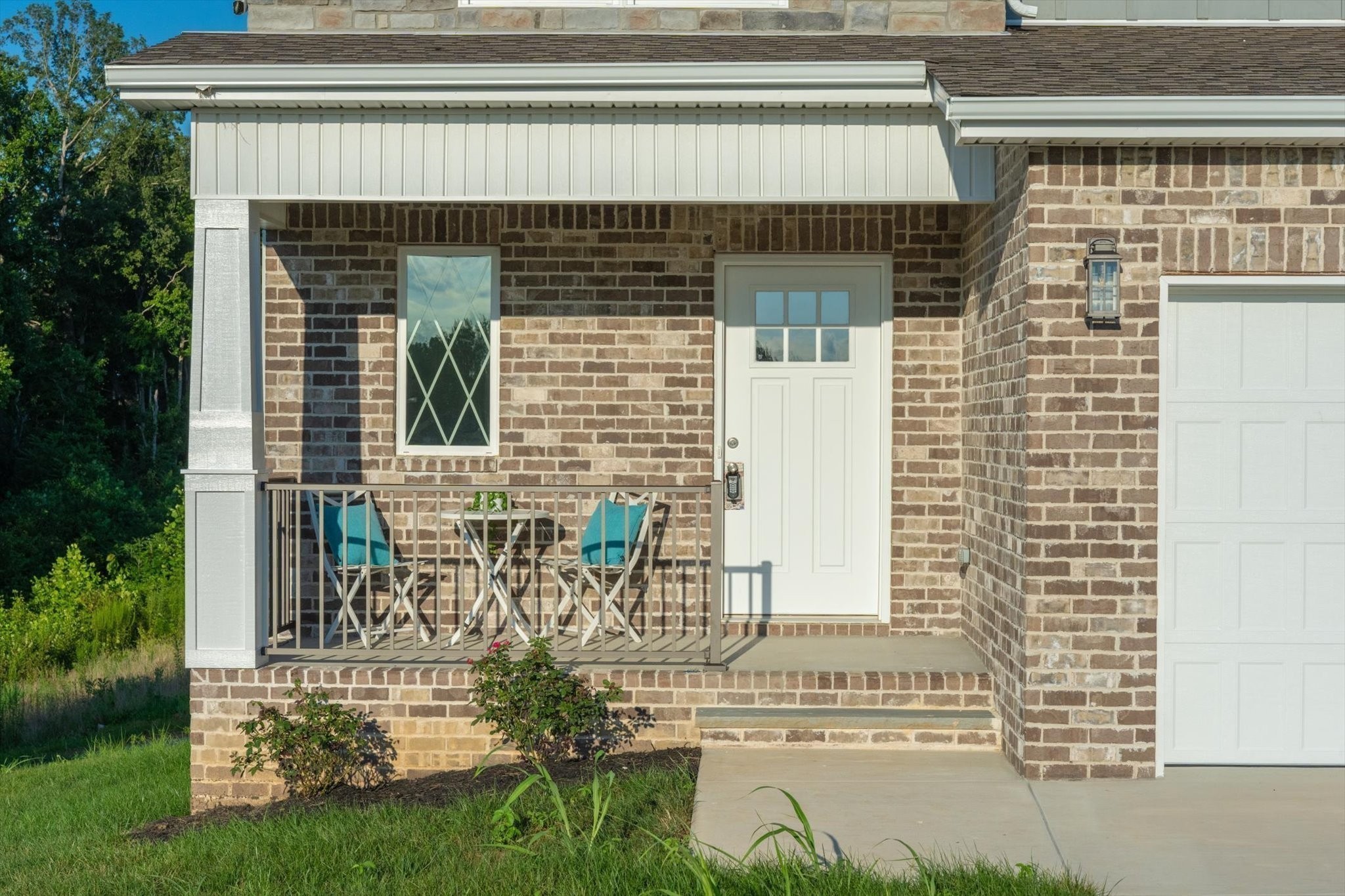 934 Bankside Dr Property Photo 2