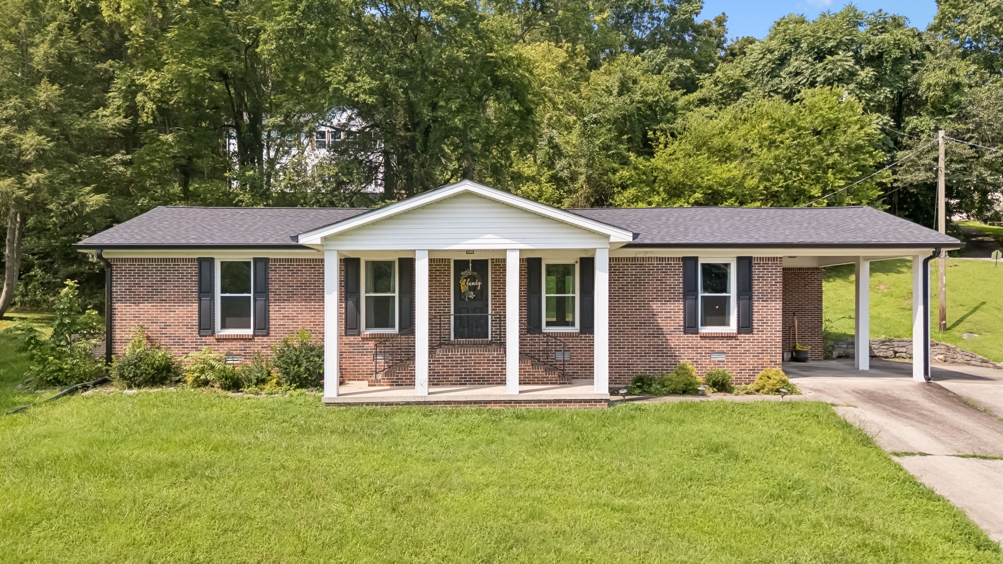 132 Hillwood Dr Property Photo 1
