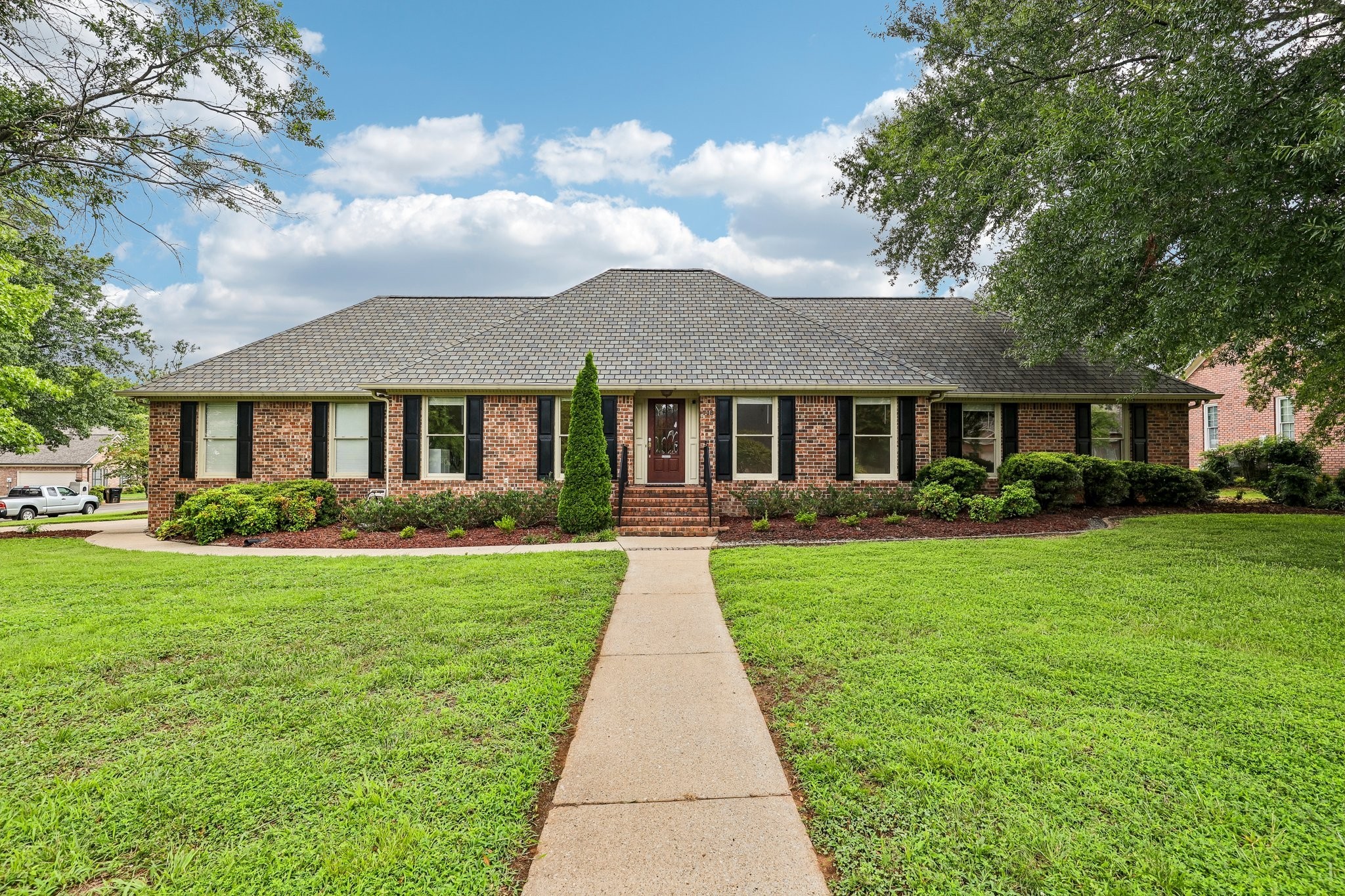 718 Palisade Dr