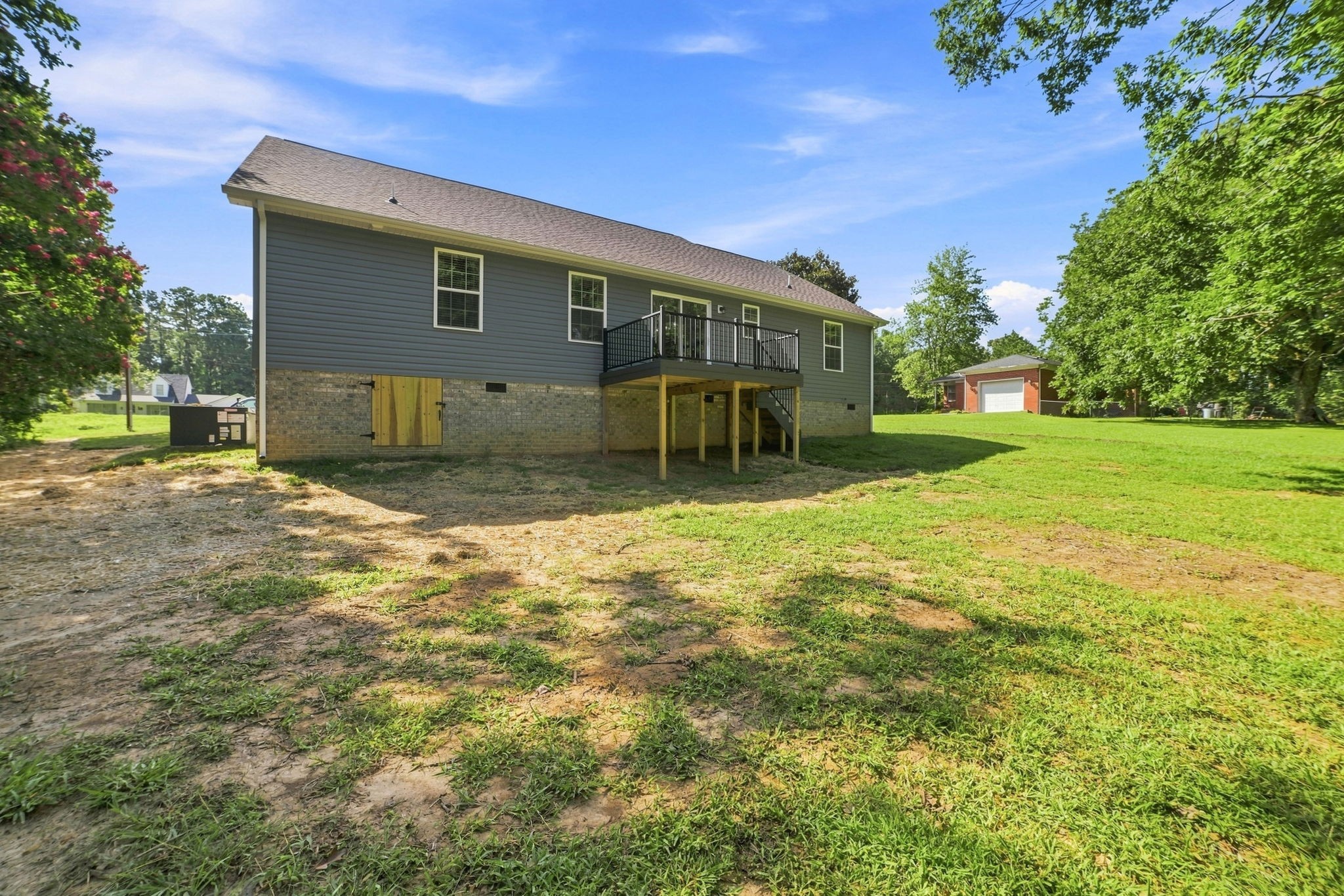 913 Memorial Dr Property Photo 26