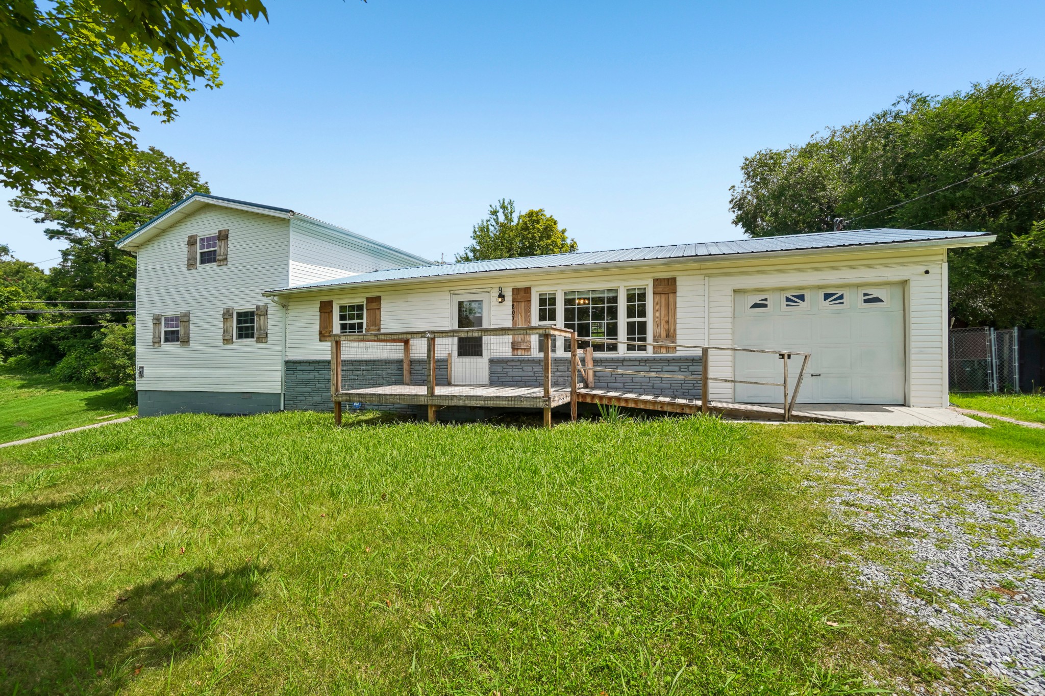 807 Hilltop Dr Property Photo 1