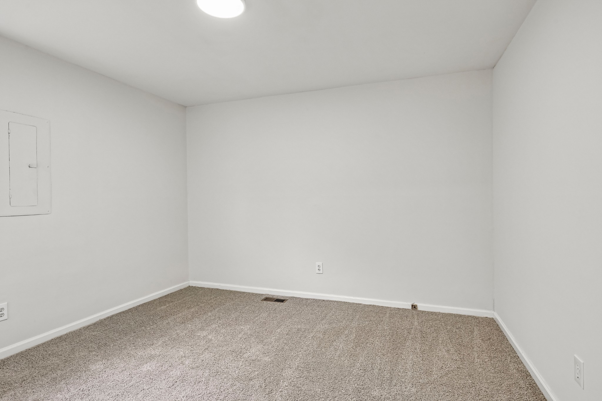 510 W Adams St Property Photo 13