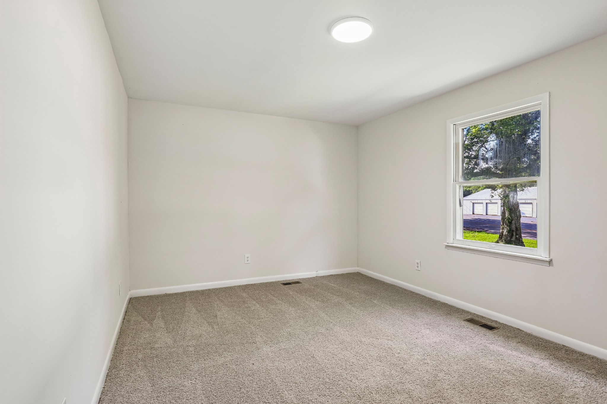 510 W Adams St Property Photo 15