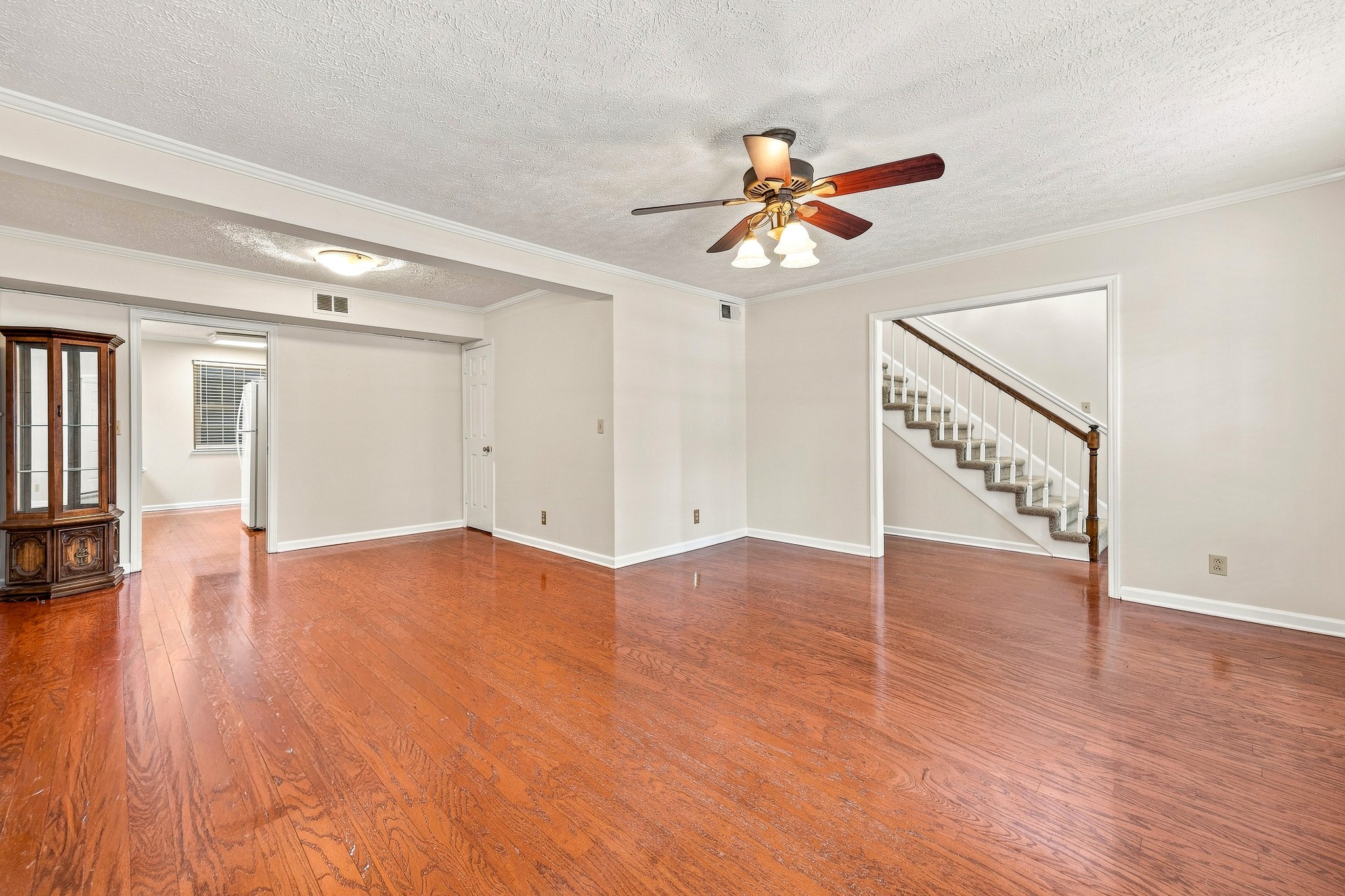 1002 E Northfield Blvd Property Photo 7