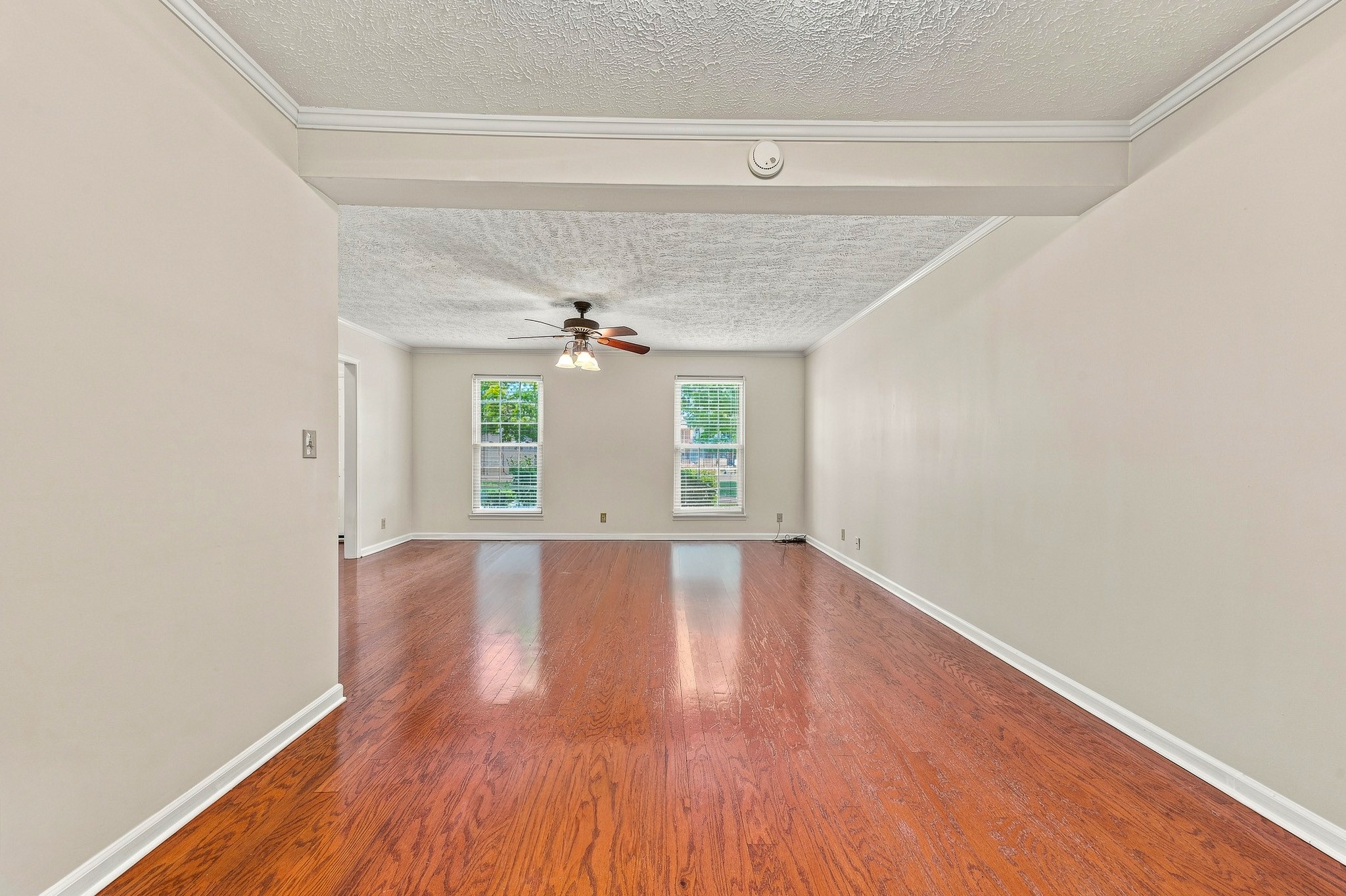 1002 E Northfield Blvd Property Photo 10