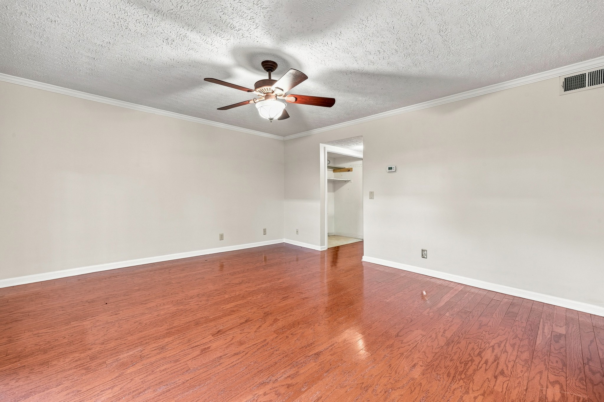 1002 E Northfield Blvd Property Photo 11