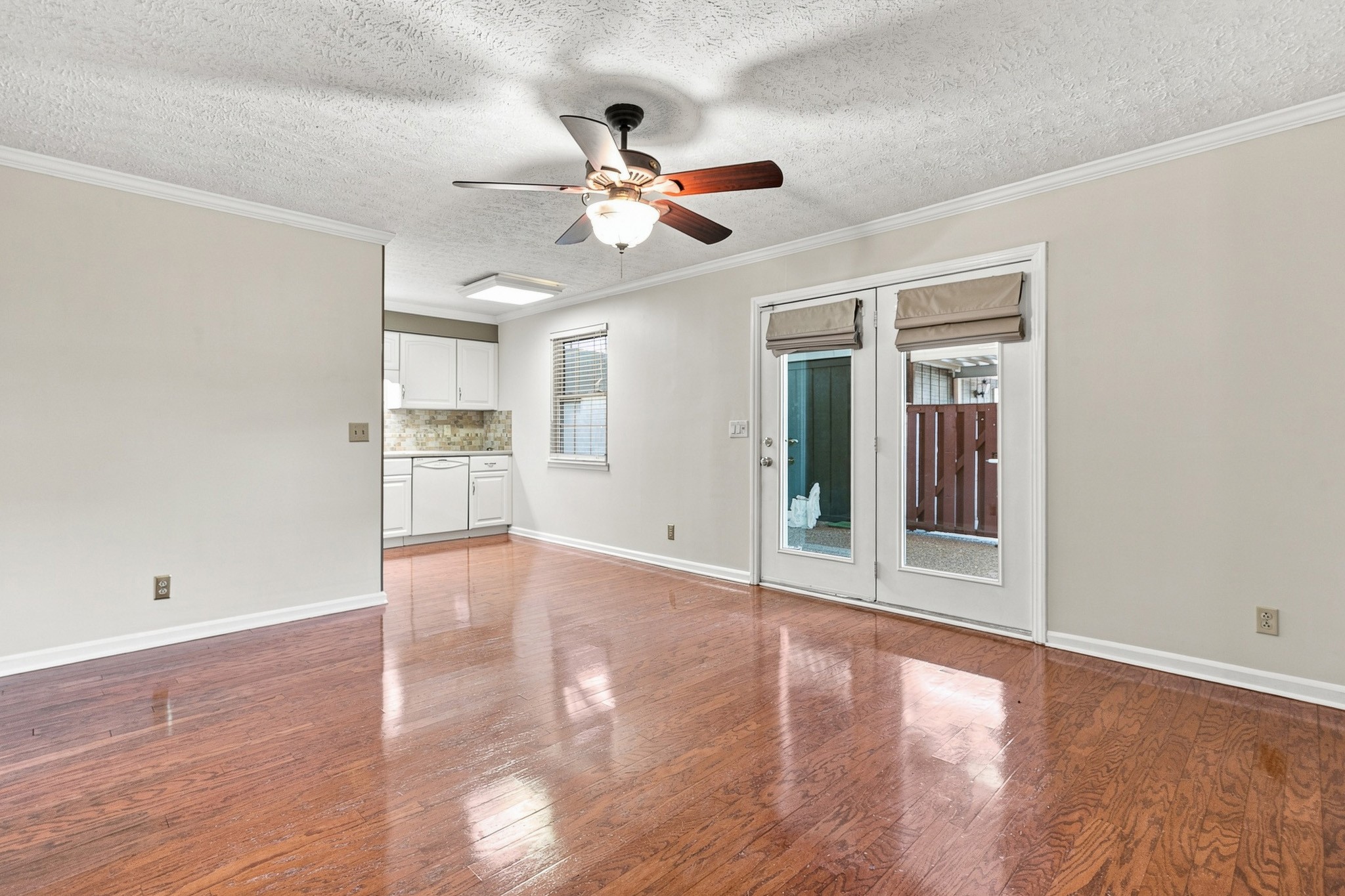 1002 E Northfield Blvd Property Photo 12