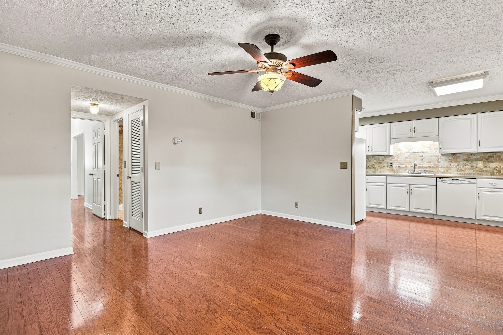 1002 E Northfield Blvd Property Photo 13