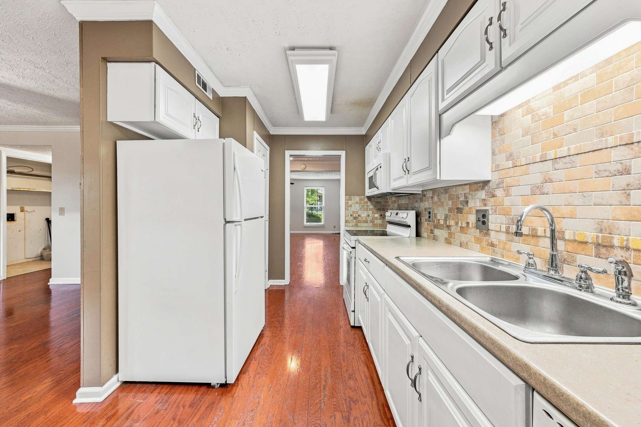 1002 E Northfield Blvd Property Photo 16