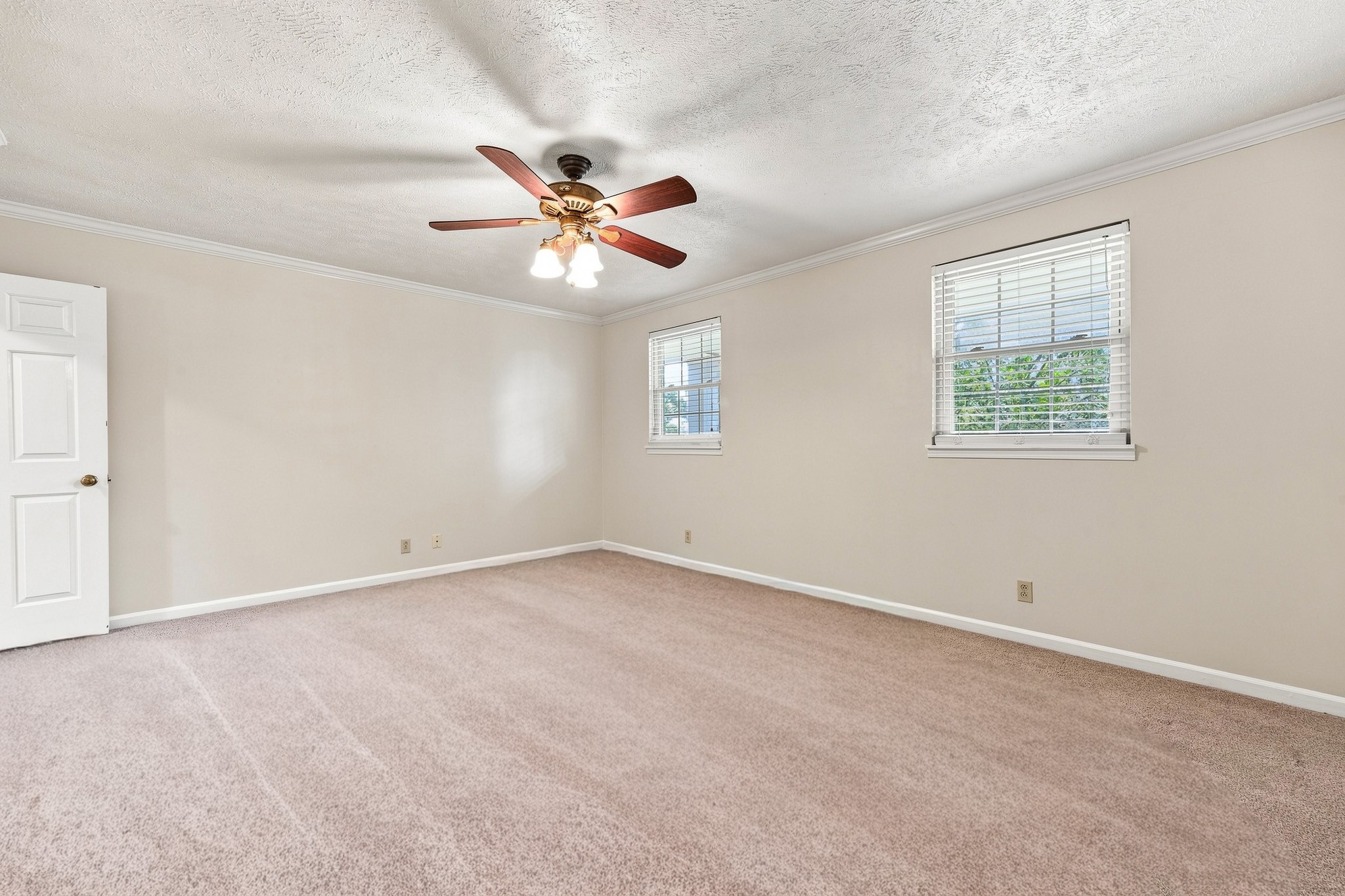 1002 E Northfield Blvd Property Photo 19