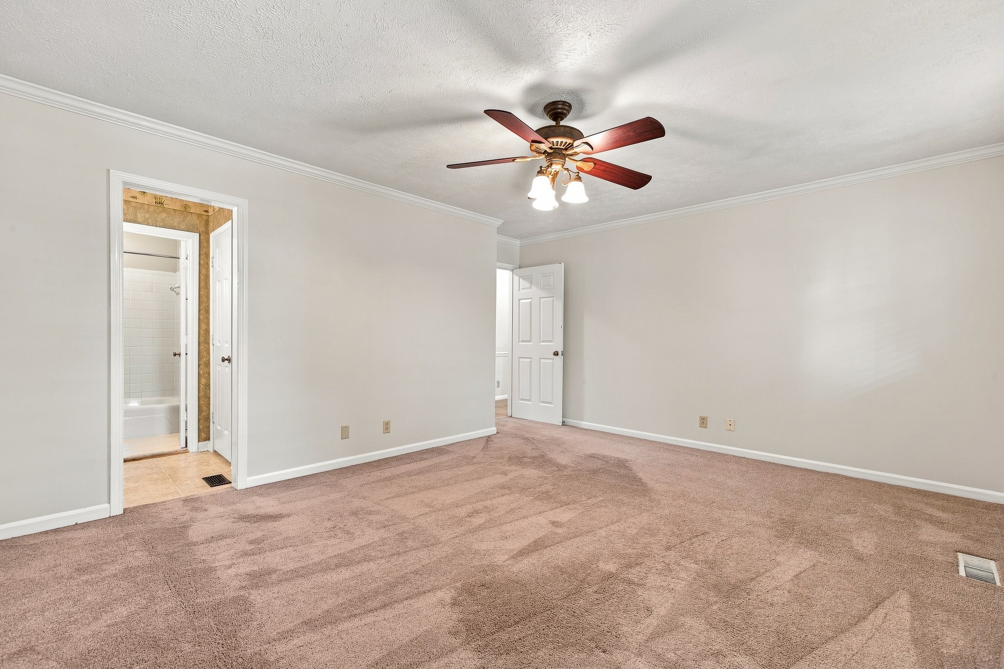 1002 E Northfield Blvd Property Photo 20