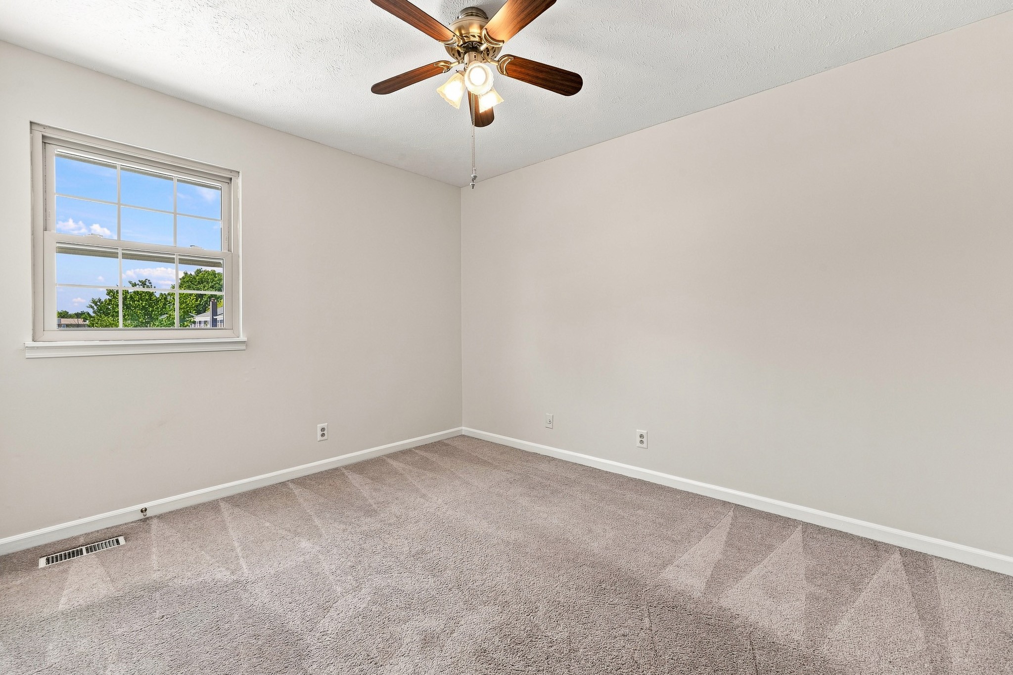 1002 E Northfield Blvd Property Photo 29