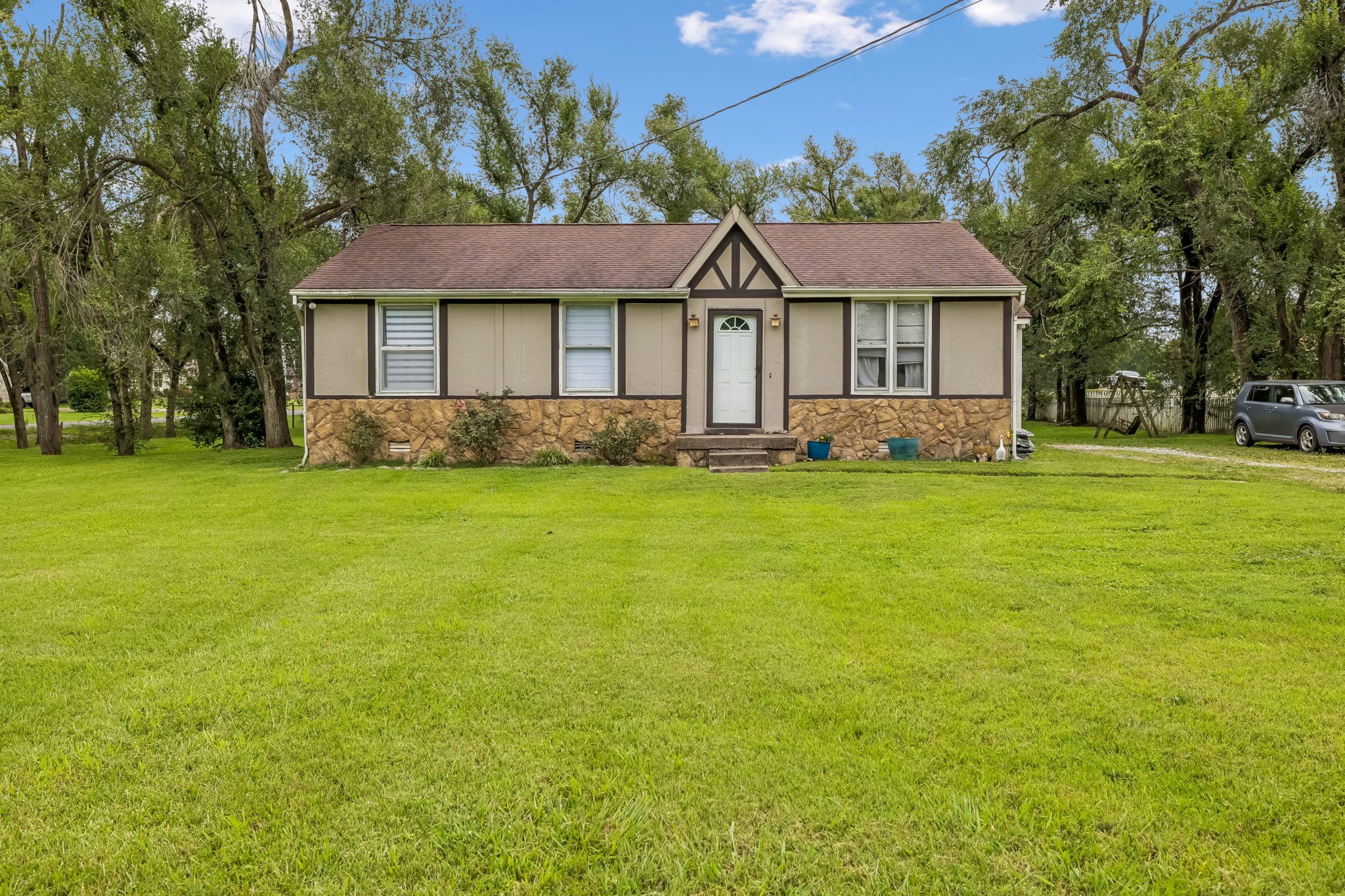 434 Wilkinson Ln Property Photo 1